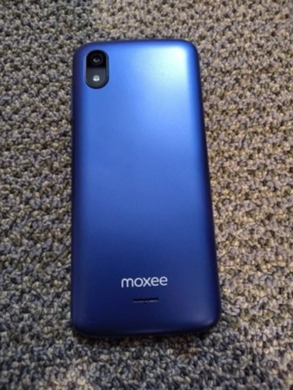 Moxee Mobile Phone Blue 32GB Locked Smartphone With Rear Camera & Sleek Design